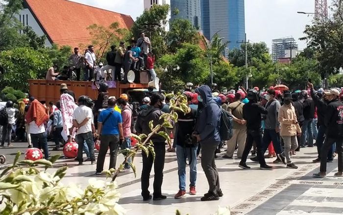 Aspirasi Unjuk Rasa, Syafiuddin Minta Pemerintah Lakukan Penanganan Covid-19 Sesuai Kearifan Lokal Aspirasi Unjuk Rasa, Syafiuddin Minta Pemerintah Lakukan Penanganan Covid-19 Sesuai Kearifan Lokal