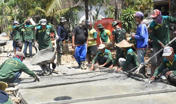 Hamparan Panjang Rabat Jalan Sebagai Bukti Hasil TMMD 106 Donomulyo Hamparan Panjang Rabat Jalan Sebagai Bukti Hasil TMMD 106 Donomulyo