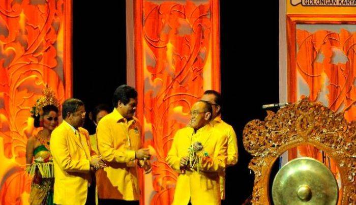 Ical Ancam Bekukan DPD yang Hadiri Munas Golkar Versi Agung Ical Ancam Bekukan DPD yang Hadiri Munas Golkar Versi Agung