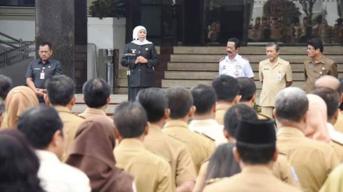 Pimpin Apel Jelang Ramadan, Gubernur Khofifah Apresiasi Prestasi Kinerja ASN Pemprov Jatim Pimpin Apel Jelang Ramadan, Gubernur Khofifah Apresiasi Prestasi Kinerja ASN Pemprov Jatim