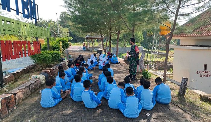 Babinsa Koramil 0826-06 Pademawu Pamekasan Beri Wawasan Kebangsaan di SDN 1 Murtajih Babinsa Koramil 0826-06 Pademawu Pamekasan Beri Wawasan Kebangsaan di SDN 1 Murtajih