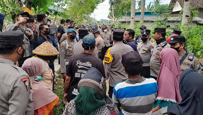 Tolak Tambang Emas, Ratusan Masyarakat Banyuwangi Nyaris Bentrok saat Hadang Tim Survei PT BSI Tolak Tambang Emas, Ratusan Masyarakat Banyuwangi Nyaris Bentrok saat Hadang Tim Survei PT BSI