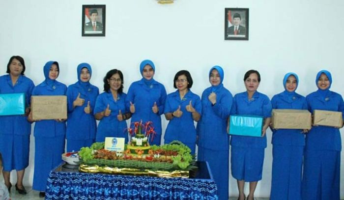 Potong Tumpeng Tandai Syukuran HUT Jalasenastri ke-73 di Lanal Banjarmasin