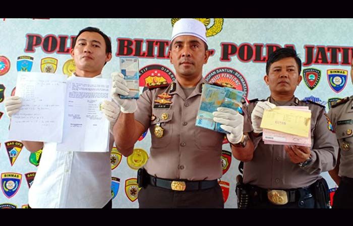 Oknum Camat Kanigoro Blitar Tersangka OTT Resmi Ditahan Oknum Camat Kanigoro Blitar Tersangka OTT Resmi Ditahan