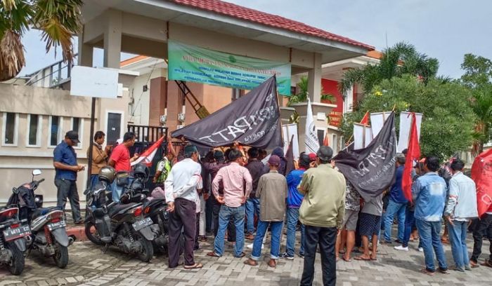 Jelang Sidang Putusan Praperadilan, Massa Gabungan LSM Demo PN