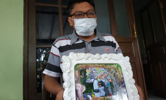 Duka Mendalam Ibu di Kediri Saat Tahu Keluarganya Masuk Manifes Pesawat Sriwijaya Air yang Jatuh Duka Mendalam Ibu di Kediri Saat Tahu Keluarganya Masuk Manifes Pesawat Sriwijaya Air yang Jatuh