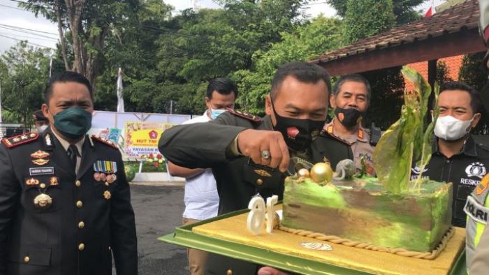 Kejutan Kapolresta Banyuwangi Pagi Hari, Datangi Dandim 0825 Bawa Kue Tart Ultah TNI ke-76