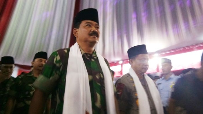 Panglima TNI: Jangan Sia-siakan Pengorbanan Ratusan Nyawa Pahlawan Demokrasi Panglima TNI: Jangan Sia-siakan Pengorbanan Ratusan Nyawa Pahlawan Demokrasi