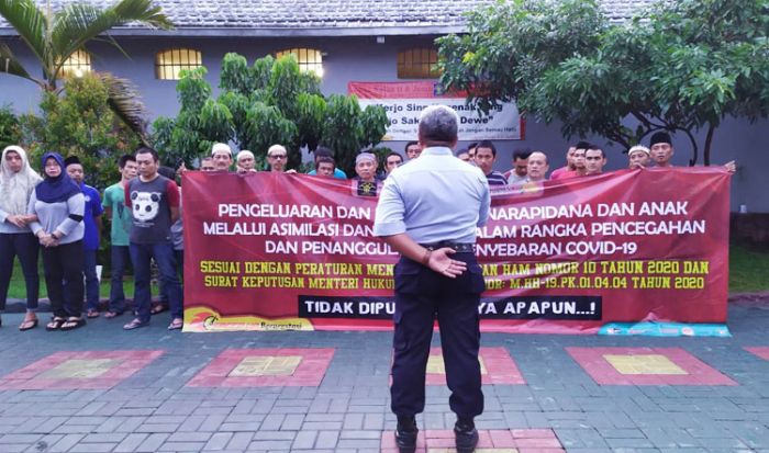Ratusan Napi Lapas Jember Bebas Lebih Awal, Upaya Pencegahan Virus Corona Ratusan Napi Lapas Jember Bebas Lebih Awal, Upaya Pencegahan Virus Corona