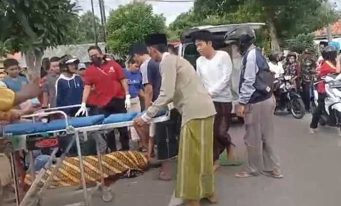 Gagal Nyalip, Pemotor di Pamekasan Tewas Dilindas Bus Pariwisata Gagal Nyalip, Pemotor di Pamekasan Tewas Dilindas Bus Pariwisata