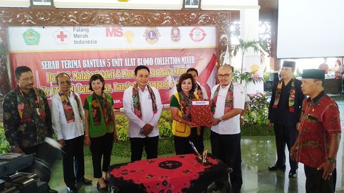 Bupati Pamekasan Terima Bantuan 5 Unit Alat Blood Collection Mixer Bupati Pamekasan Terima Bantuan 5 Unit Alat Blood Collection Mixer