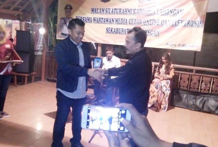 Kapolres Lamongan Siap Menerima Kritikan Media Massa Kapolres Lamongan Siap Menerima Kritikan Media Massa