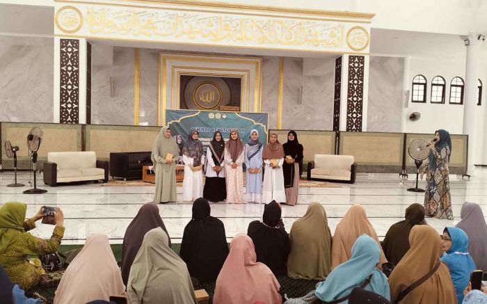 Divisi Kemuslimahan Takmir Masjid KH Abdurrahman Wahid UTM Gelar Seminar Bareng Ning Sheila Hasina Divisi Kemuslimahan Takmir Masjid KH Abdurrahman Wahid UTM Gelar Seminar Bareng Ning Sheila Hasina