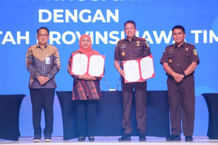 Gubernur dan Kajati Jatim Teken MoU RJ, Tegaskan Komitmen Perkuat Keadilan Substantif Gubernur dan Kajati Jatim Teken MoU RJ, Tegaskan Komitmen Perkuat Keadilan Substantif
