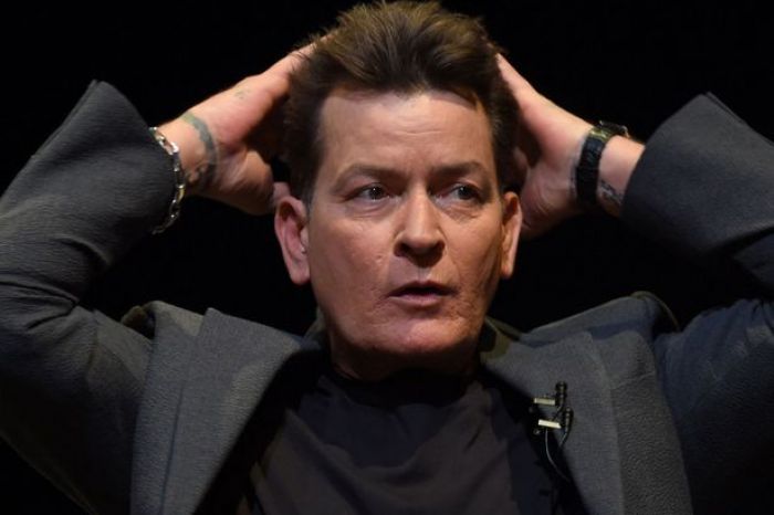 Positif Terjangkit HIV, Artis Charlie Sheen ingin Bunuh Diri Telan Peluru Positif Terjangkit HIV, Artis Charlie Sheen ingin Bunuh Diri Telan Peluru