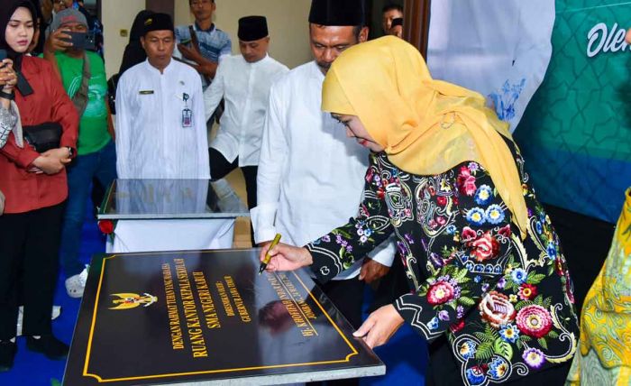 Safari Ramadhan di Jombang, Gubernur Khofifah Resmikan Sejumlah Fasilitas Pendidikan Safari Ramadhan di Jombang, Gubernur Khofifah Resmikan Sejumlah Fasilitas Pendidikan