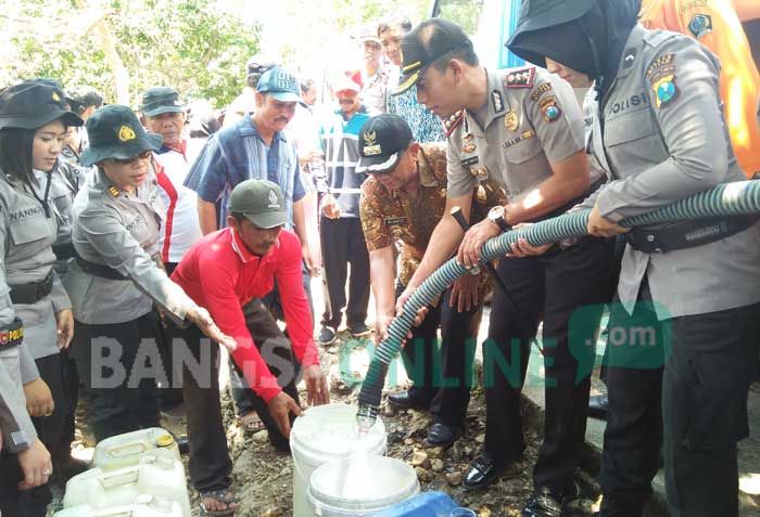 Kekeringan Landa 16 Desa di Kabupaten Blitar, BPBD Dropping Air Bersih Kekeringan Landa 16 Desa di Kabupaten Blitar, BPBD Dropping Air Bersih