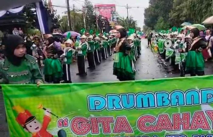 Gita Cahaya Raih Juara 1 dalam Festival Drumband se-Jawa Timur Gita Cahaya Raih Juara 1 dalam Festival Drumband se-Jawa Timur