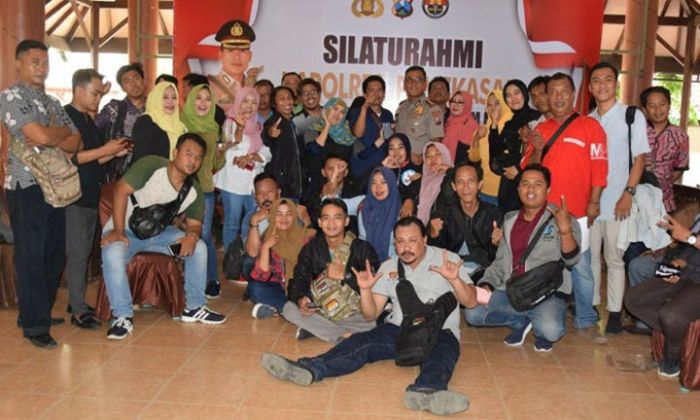 Gelar Silaturrahim, Kapolres Anyar Pamekasan Siap Tuntaskan Kasus yang Tercecer Gelar Silaturrahim, Kapolres Anyar Pamekasan Siap Tuntaskan Kasus yang Tercecer