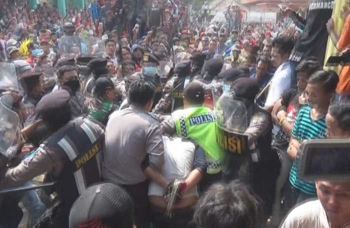 Dua Maling Asal Surabaya Diamuk Massa, Kepergok Mencuri di Rumah Warga Peterongan Jombang Dua Maling Asal Surabaya Diamuk Massa, Kepergok Mencuri di Rumah Warga Peterongan Jombang
