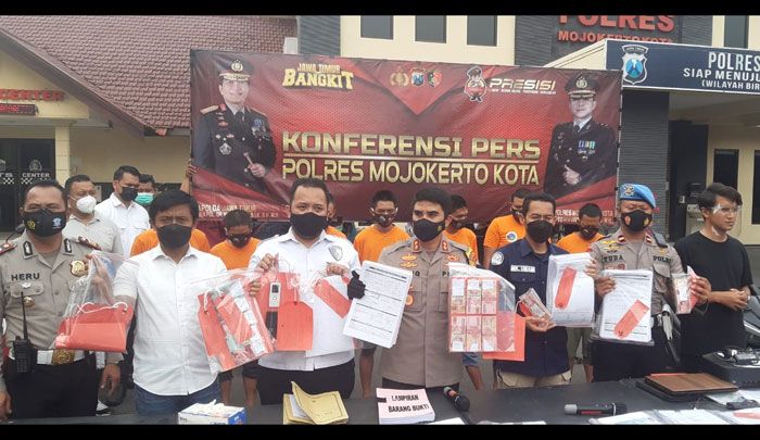 Resahkan Masyarakat, Pelaku Pemalsuan Data Kredit Sepeda Motor di Kota Mojokerto Diringkus Polisi Resahkan Masyarakat, Pelaku Pemalsuan Data Kredit Sepeda Motor di Kota Mojokerto Diringkus Polisi