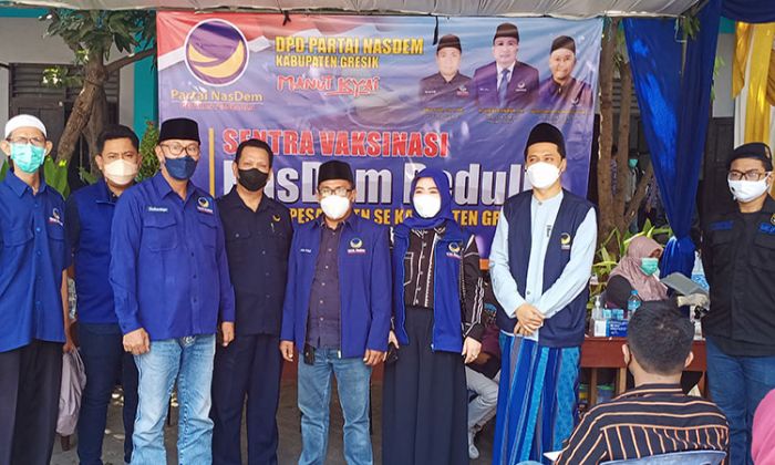 Ketua Satgas Covid-19 Nasdem Jatim Tinjau Vaksinasi Ribuan Santri Ponpes di Gresik Ketua Satgas Covid-19 Nasdem Jatim Tinjau Vaksinasi Ribuan Santri Ponpes di Gresik