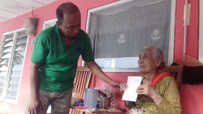 Tak Pernah Diambil, Uang Bantuan Program Aslut Nenek Tuna Netra di Probolinggo Raib