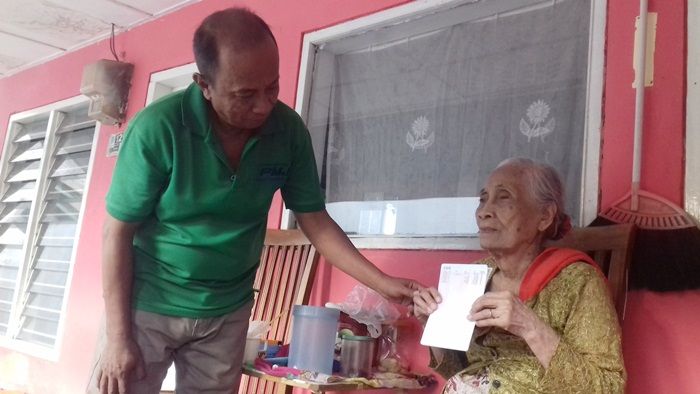 Tak Pernah Diambil, Uang Bantuan Program Aslut Nenek Tuna Netra di Probolinggo Raib Tak Pernah Diambil, Uang Bantuan Program Aslut Nenek Tuna Netra di Probolinggo Raib