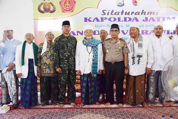 Kapolda Jatim dan Pangdam V/Barawijaya Hadiri Ikrar Pemilu Damai Auma di Pamekasan