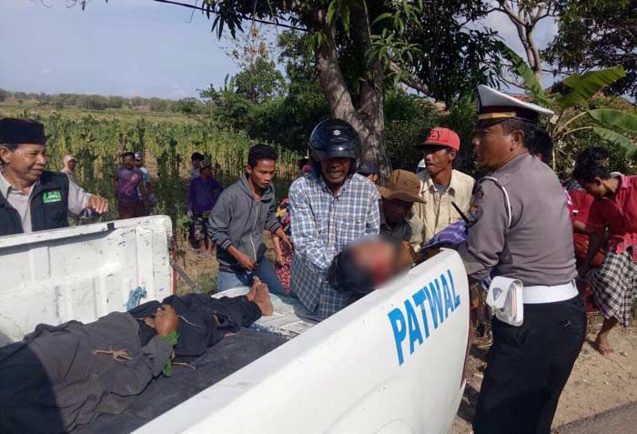 Tabrakan Maut Sepeda Motor vs Dump Truk di Raya Kemuning Sampang Tabrakan Maut Sepeda Motor vs Dump Truk di Raya Kemuning Sampang