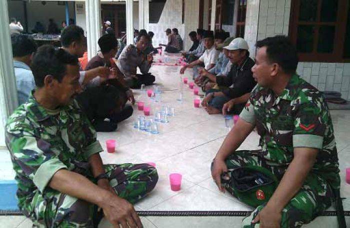 Koramil Tragah Bangkalan Berikan Pendampingan pada Petani Koramil Tragah Bangkalan Berikan Pendampingan pada Petani