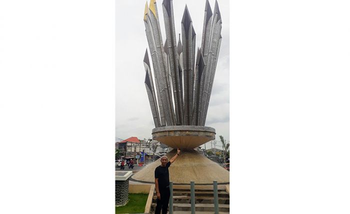 Kondisi Memprihatinkan, Monumen Tugu Lontar di Kebomas Kembali Tuai Kritik Pedas Kondisi Memprihatinkan, Monumen Tugu Lontar di Kebomas Kembali Tuai Kritik Pedas