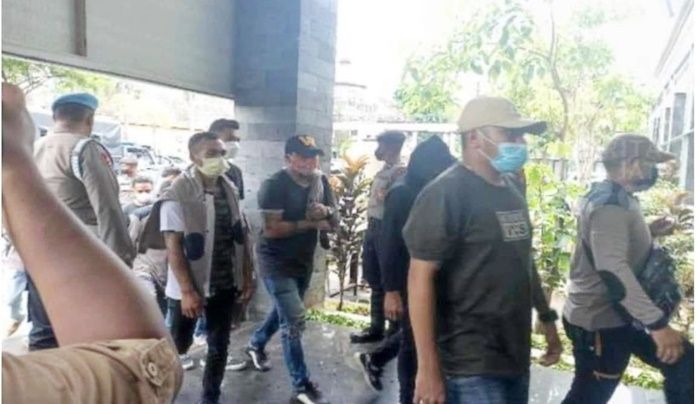 Polrestabes Surabaya Dalami Kasus Bentrok Buruh Vs Preman Bayaran di Kawasan Industri Rungkut Polrestabes Surabaya Dalami Kasus Bentrok Buruh Vs Preman Bayaran di Kawasan Industri Rungkut