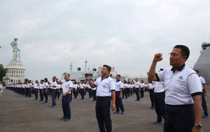 Dipimpin Kasarmatim, Jajaran Prajurit Koarmatim Rutin Olah Raga Bersama untuk Tambah Energi Dipimpin Kasarmatim, Jajaran Prajurit Koarmatim Rutin Olah Raga Bersama untuk Tambah Energi