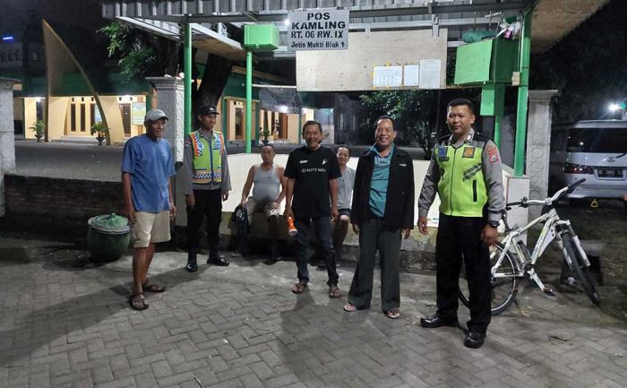Pastikan Keamanan dan Kenyamanan Selama Mudik, Polsek Jetis Patroli ke Sejumlah Perumahan Pastikan Keamanan dan Kenyamanan Selama Mudik, Polsek Jetis Patroli ke Sejumlah Perumahan