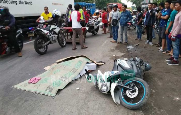 Pengendara Motor di Jombang Tewas Dilindas Truk Tangki Gandeng