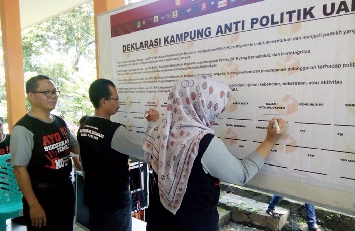 Tolak Money Politics, Warga Wates Mojokerto Deklarasikan Kampung Anti Politik Uang