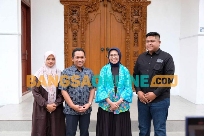 Rivalitas Pilbup Lumajang Usai! Sambangi Kediaman Thoriq, Bunda Indah: Silaturahmi Tak Akan Putus Rivalitas Pilbup Lumajang Usai! Sambangi Kediaman Thoriq, Bunda Indah: Silaturahmi Tak Akan Putus