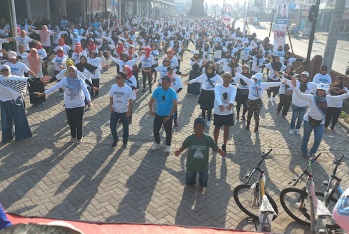 Ribuan Warga Mojokerto Ikuti Senam Sehat Bareng Gus Barra dan Kosgoro Jawa Timur Ribuan Warga Mojokerto Ikuti Senam Sehat Bareng Gus Barra dan Kosgoro Jawa Timur