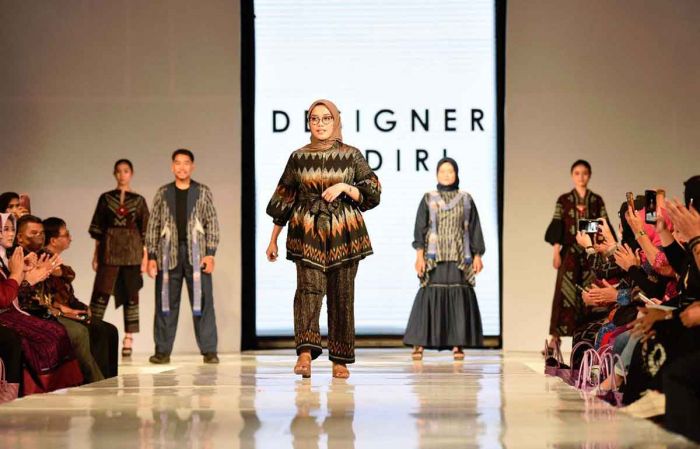 Meriah, Emil Dardak dan Arumi Bachsin Saksikan Dhoho Street Fashion 7th