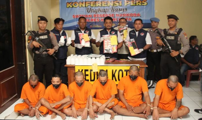 Sindikat Narkoba di Kota Kediri Digulung Polisi, Tujuh Tersangka Diamankan Sindikat Narkoba di Kota Kediri Digulung Polisi, Tujuh Tersangka Diamankan