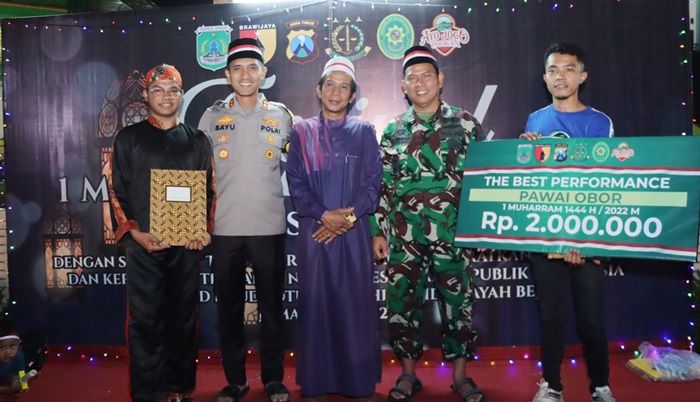Kapolres Pasuruan Hadiri Perayaan Tahun Baru Islam 1 Muharram 1444 H di Ponpes Darussalam Kapolres Pasuruan Hadiri Perayaan Tahun Baru Islam 1 Muharram 1444 H di Ponpes Darussalam
