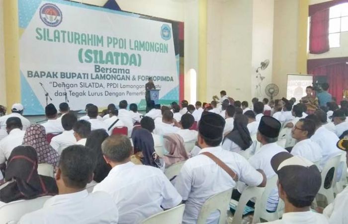 Ribuan Perangkat Desa di Lamongan Tuntut Kenaikan Gaji Rp 2 Juta per Bulan