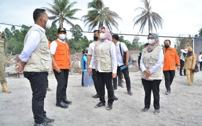 Bersama Apkasi, Bupati Gresik Berikan Bantuan Rp200 Juta Untuk Korban Erupsi Gunung Semeru