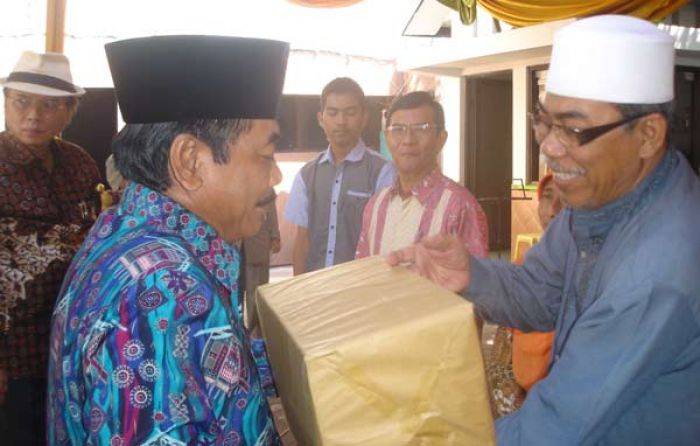 Rayakan HUT ke 40, Puskud Jatim Bagi-bagi Ratusan Paket Sembako Rayakan HUT ke 40, Puskud Jatim Bagi-bagi Ratusan Paket Sembako