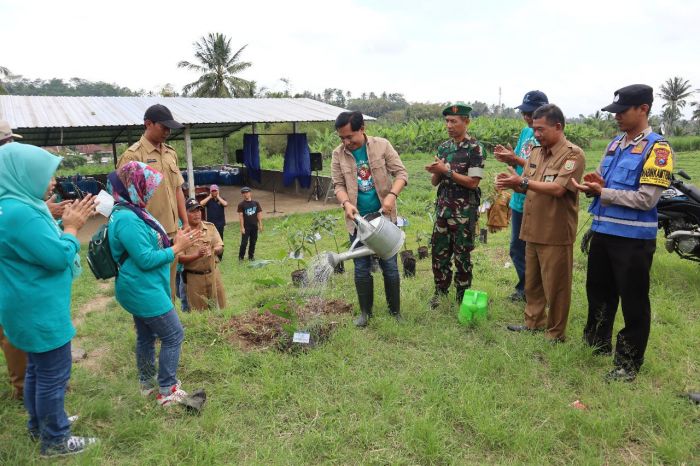 Atasi Krisis Global, Perumda Tugu Tirta Inisiasi Penanaman Pohon di Catchment Bromo Tengger Semeru