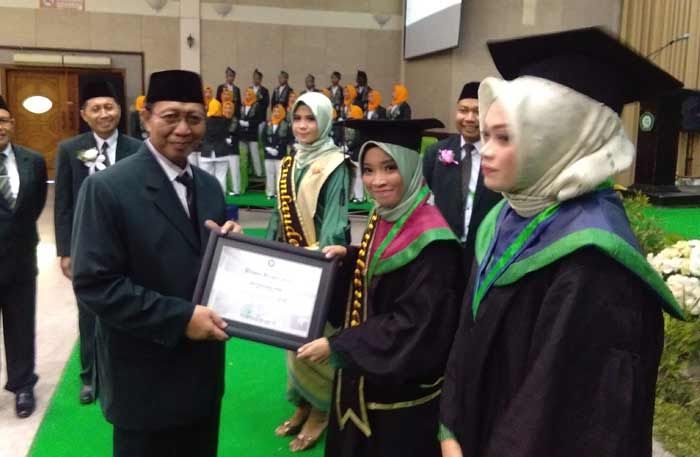 Pesan Bupati Tuban Kepada Wisudawan Stikes NU Pesan Bupati Tuban Kepada Wisudawan Stikes NU