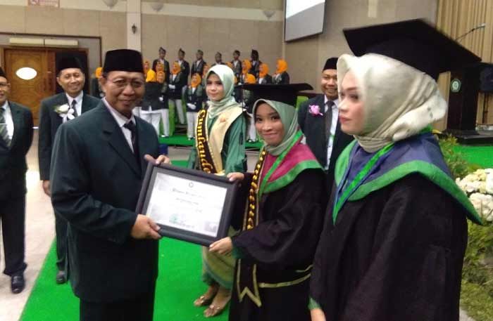 Pesan Bupati Tuban Kepada Wisudawan Stikes NU