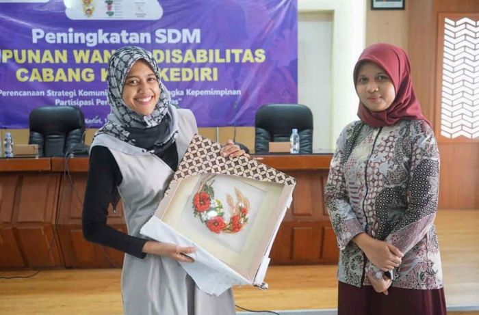 Buka Rakor Peningkatan SDM HWDI, Bukti Komitmen Bunda Fey Pada Eksistensi Disabilitas Buka Rakor Peningkatan SDM HWDI, Bukti Komitmen Bunda Fey Pada Eksistensi Disabilitas