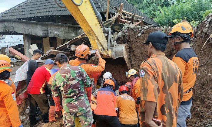 Korban Longsor Jombang Ditemukan, Operasi Pencarian Diakhiri Korban Longsor Jombang Ditemukan, Operasi Pencarian Diakhiri